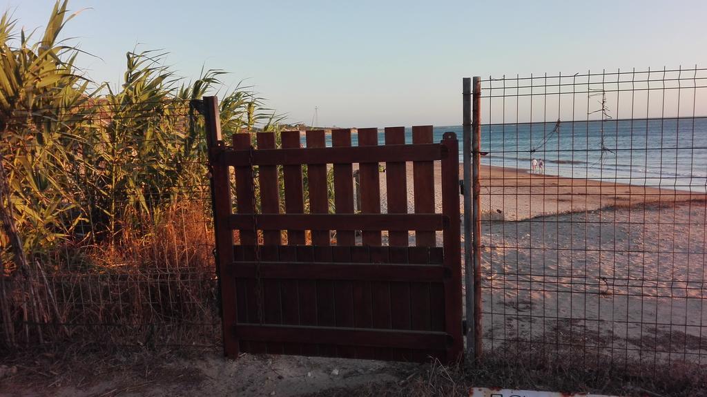 En Finca Las Dunas Dos Chalets Con Jacuzzis En Primera Linea De Playa , Uno De 4 Dormitorios Y Otro De 2 Dormitorios, Llama Al Seiscientos Veintisiete Cuatrocientos Diecisiete Trescientos Noventa Y Ocho Rota Eksteriør bilde